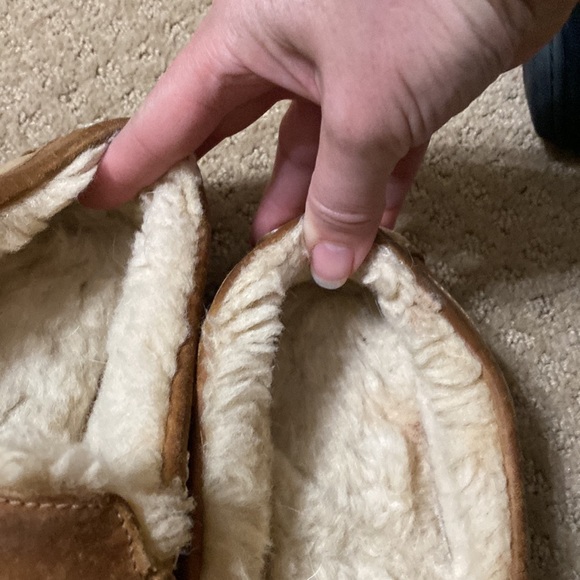 UGG Australia slippers sheep skin lining. Used No stains inside - Picture 7 of 7
